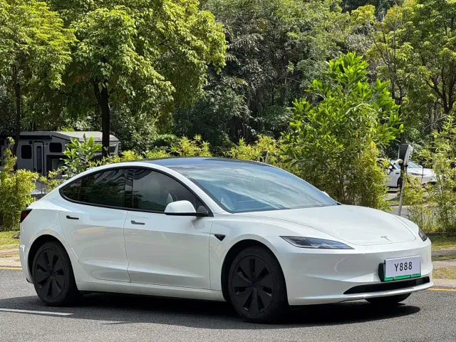 Tesla Model 3 — Фото автомобиля 3