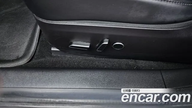 Tesla Model 3 — Фото автомобиля 27
