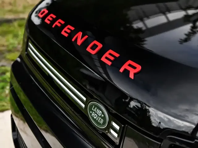 Land Rover Defender — Фото автомобиля 22