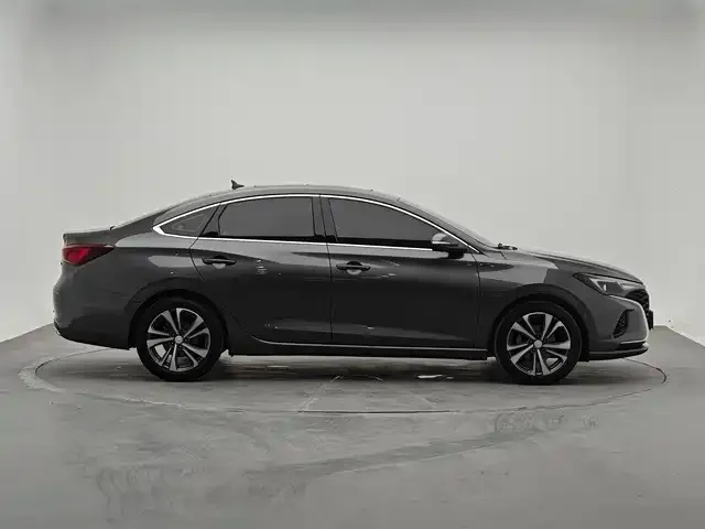 Changan Eado — Фото автомобиля 4