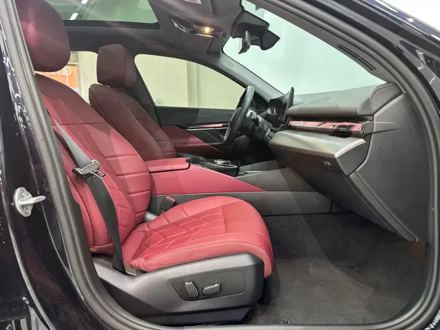 BMW 5 Series — Фото автомобиля 11
