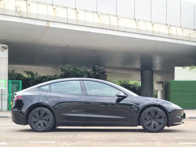 Tesla Model 3 — Фото автомобиля 13