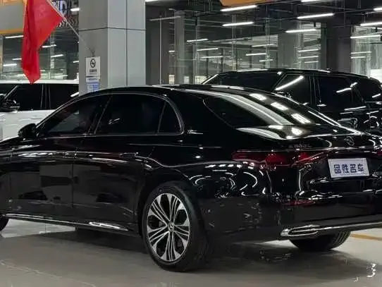 Mercedes-Benz E-Class — Фото автомобиля 3