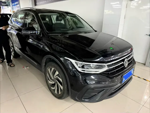 Volkswagen Tiguan L — Фото автомобиля 3