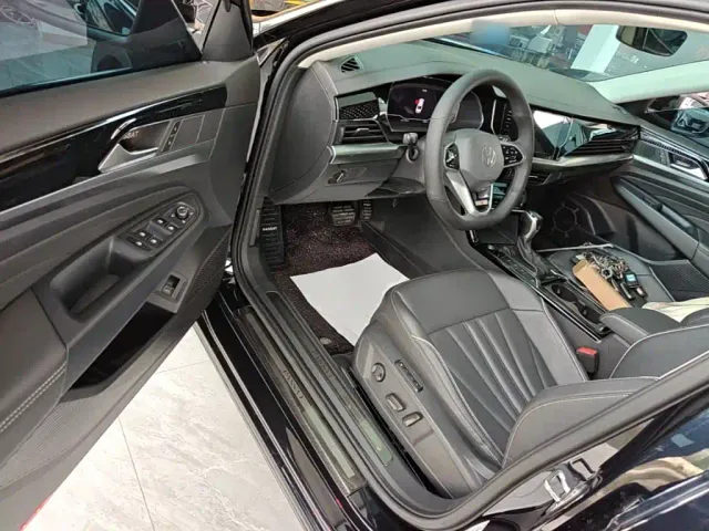 Volkswagen Passat — Фото автомобиля 15