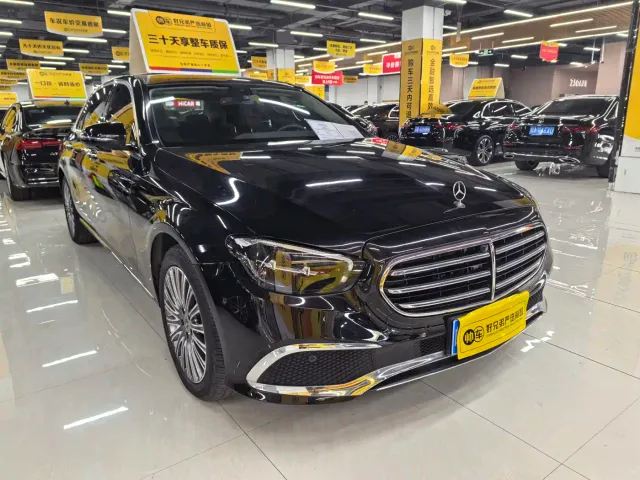 Mercedes-Benz E-Class — Фото автомобиля 3