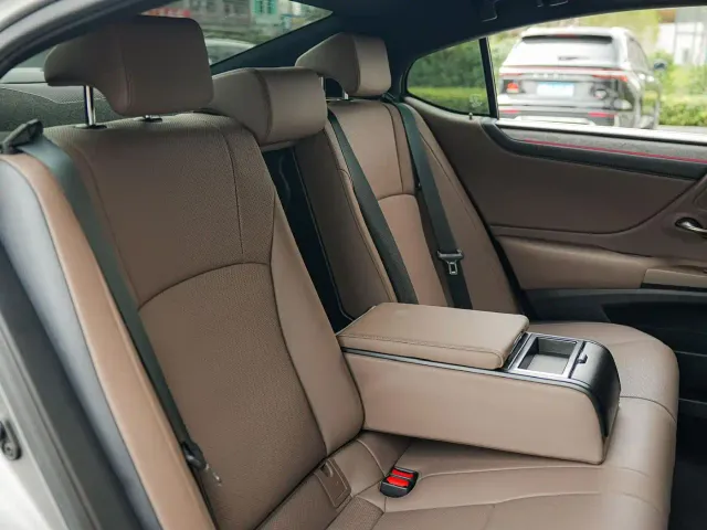 Lexus ES — Фото автомобиля 17