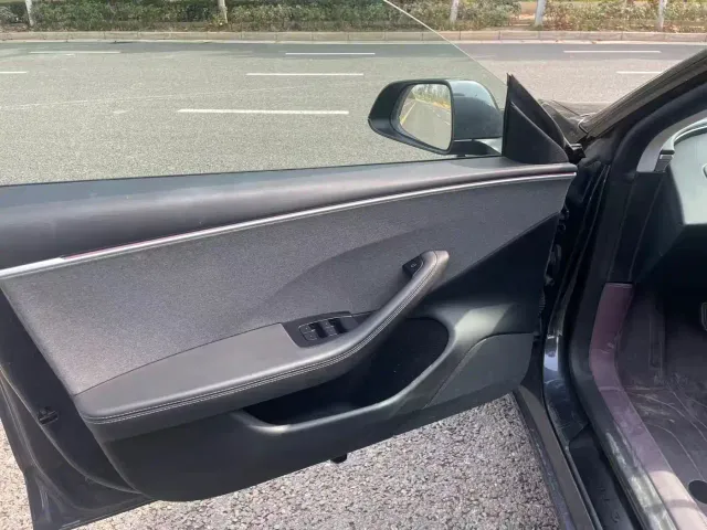 Tesla Model 3 — Фото автомобиля 5
