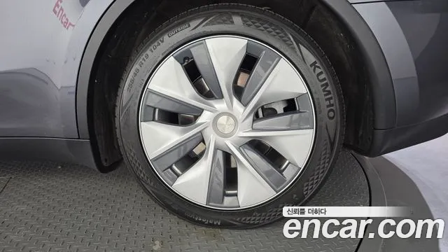 Tesla Model Y — Фото автомобиля 21