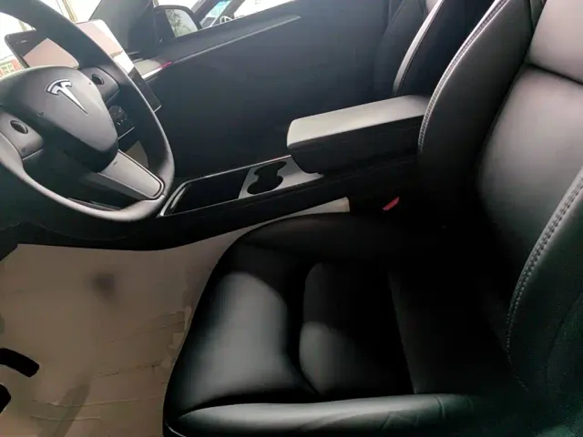 Tesla Model Y — Фото автомобиля 14