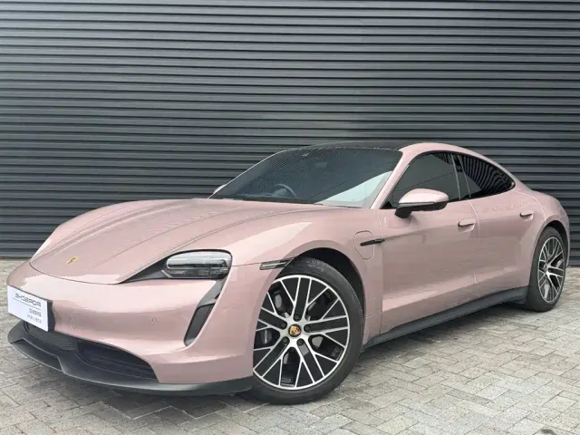 Porsche Taycan — Фото автомобиля 2