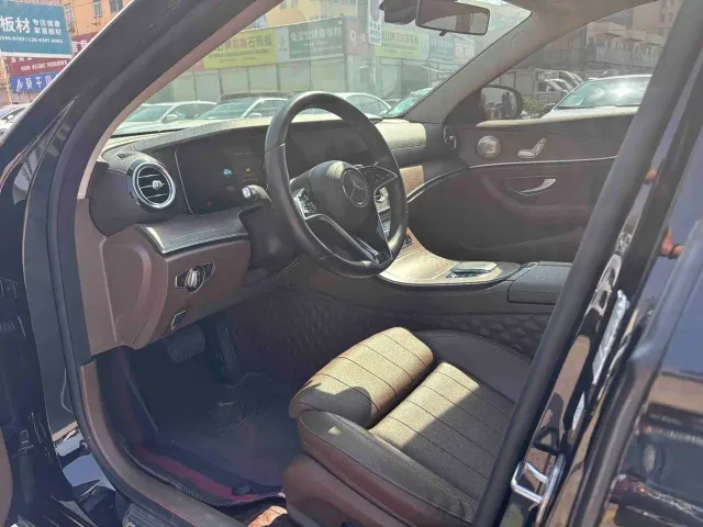 Mercedes-Benz E-Class — Фото автомобиля 3
