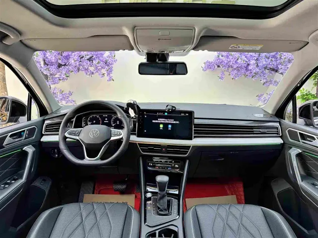 Volkswagen Tiguan L — Фото автомобиля 14