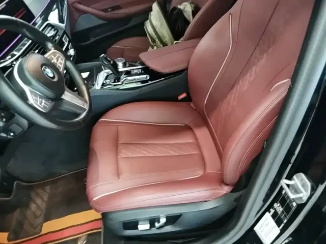 BMW 5 Series — Фото автомобиля 10