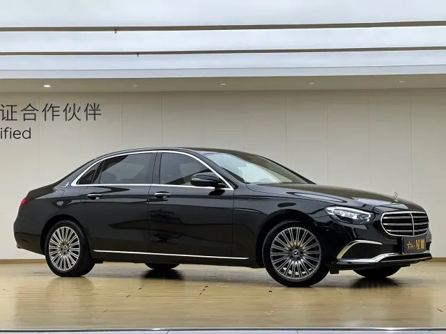 Mercedes-Benz E-Class — Фото автомобиля 3