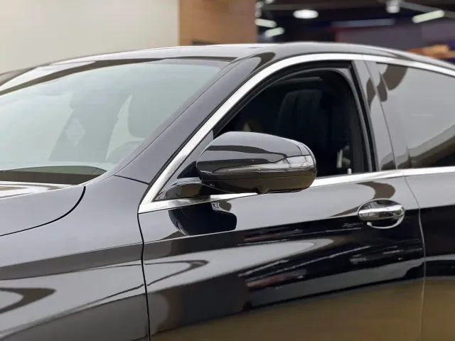 Mercedes-Benz E-Class — Фото автомобиля 7