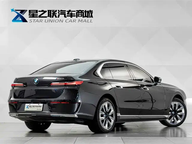 BMW i7 — Фото автомобиля 6