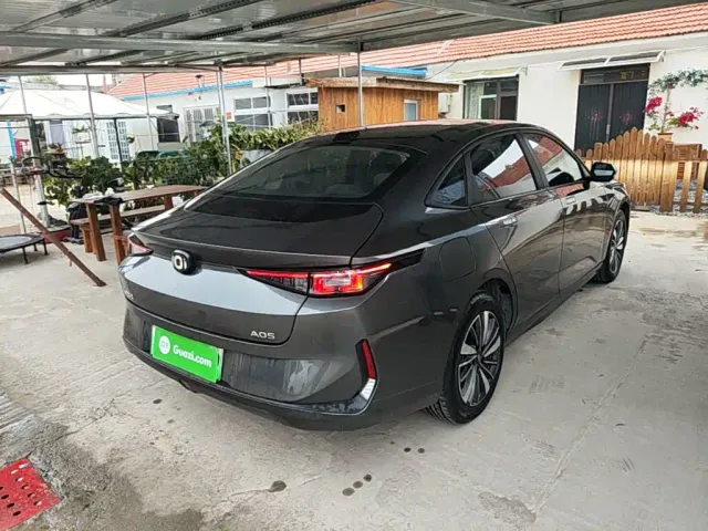 Changan Qiyuan A05 — Фото автомобиля 6