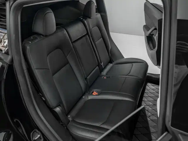 Tesla Model Y — Фото автомобиля 20