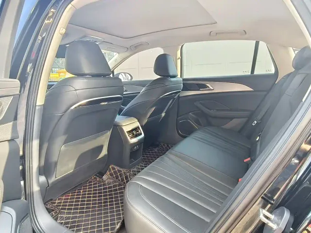 Hongqi H5 — Фото автомобиля 5