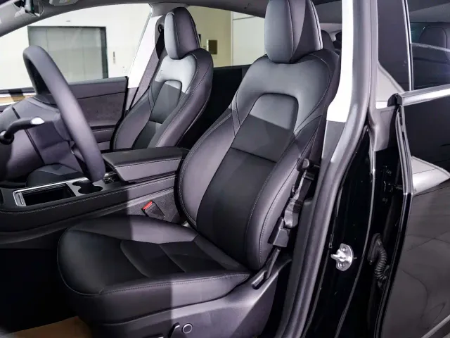 Tesla Model Y — Фото автомобиля 15