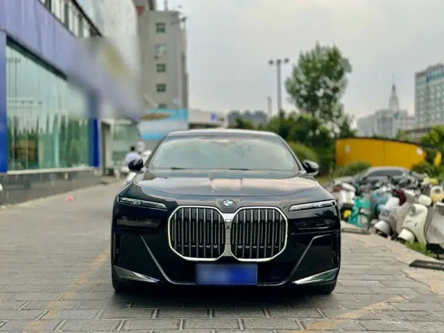 BMW 7 Series — Фото автомобиля 10