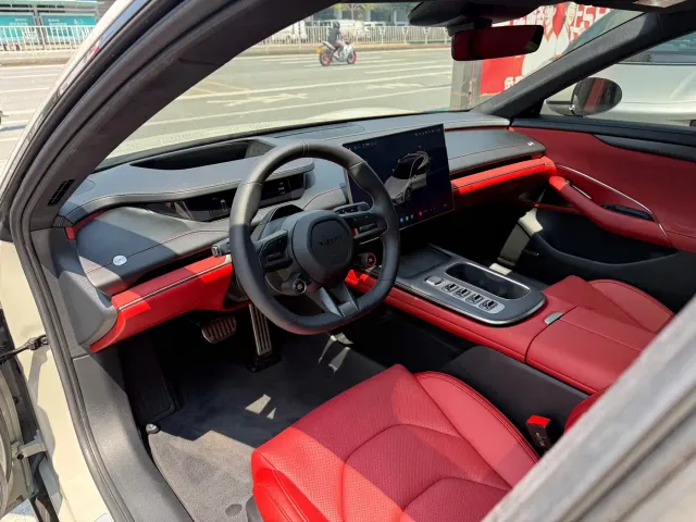 Xiaomi SU7 — Фото автомобиля 14