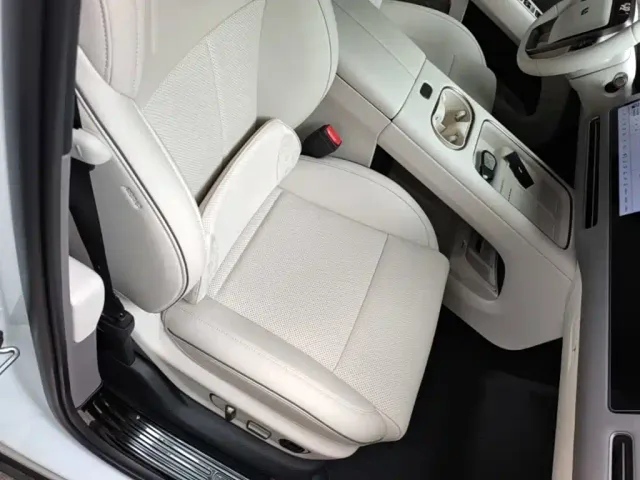 Li Auto i6 — Фото автомобиля 24