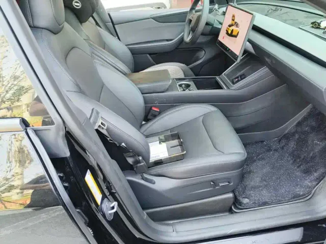Tesla Model Y — Фото автомобиля 13