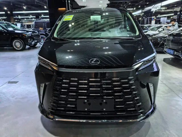Lexus LM — Фото автомобиля 2