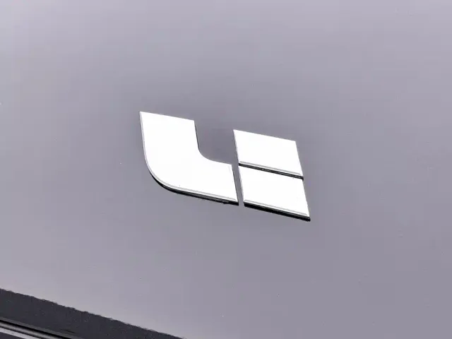 Li Auto L8 — Фото автомобиля 26