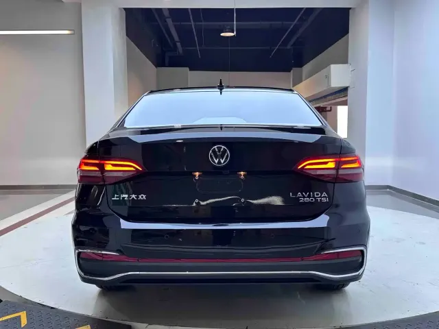 Volkswagen Lavida — Фото автомобиля 5