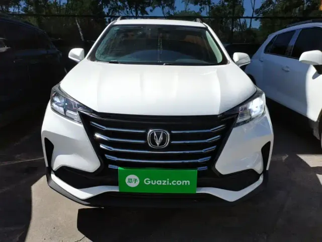 Changan CS15 — Фото автомобиля 2