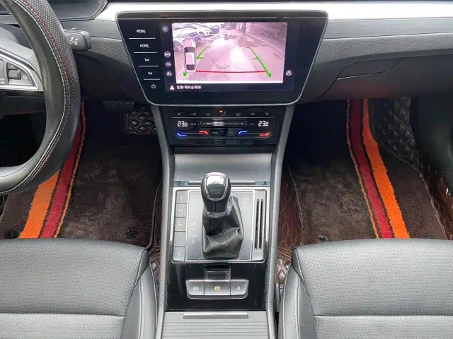 Skoda Superb — Фото автомобиля 14