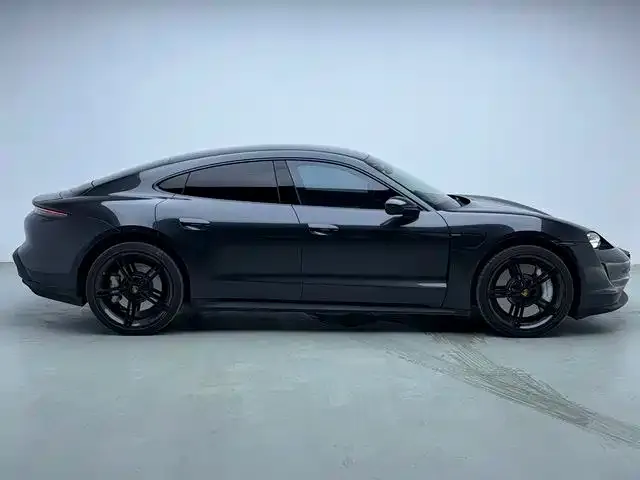 Porsche Taycan — Фото автомобиля 4