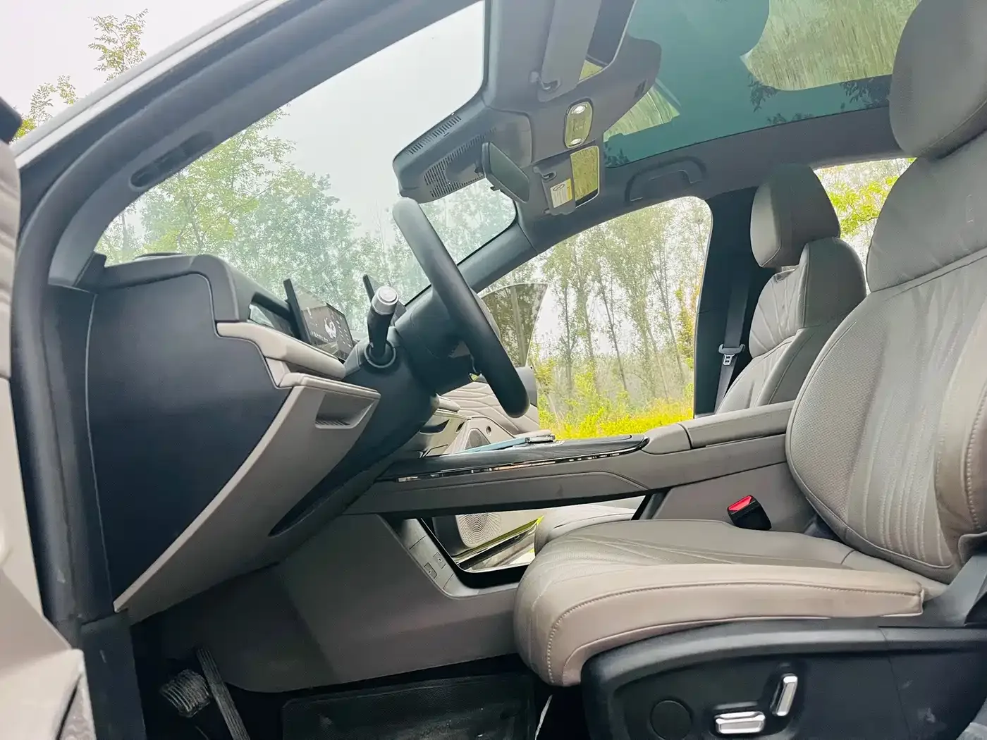 Geely Galaxy Galaxy Xingyao 8 2025 130km EM-i Premium Edition — Фото автомобиля 4