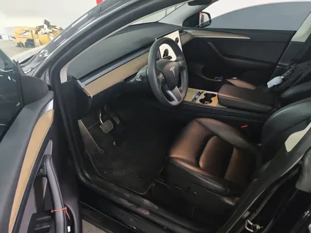 Tesla Model Y — Фото автомобиля 15