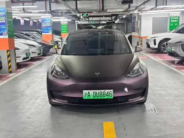 Tesla Model 3 — Фото автомобиля 2
