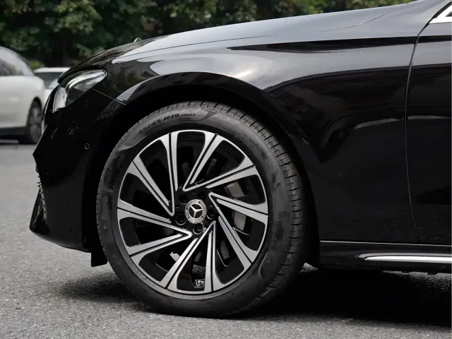 Mercedes-Benz E-Class — Фото автомобиля 6
