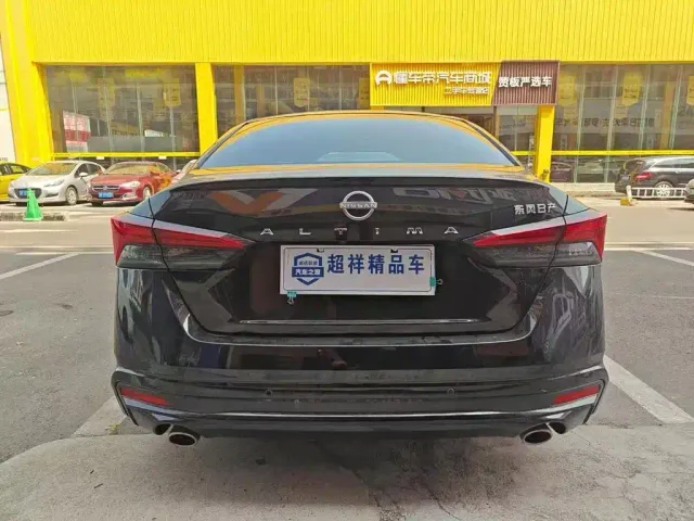 Nissan Teana — Фото автомобиля 3
