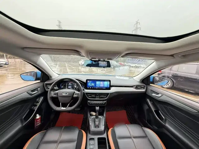 Ford Focus — Фото автомобиля 5