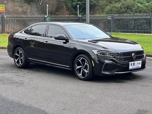 Volkswagen Passat — Фото автомобиля 2