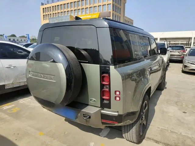 Land Rover Defender — Фото автомобиля 6