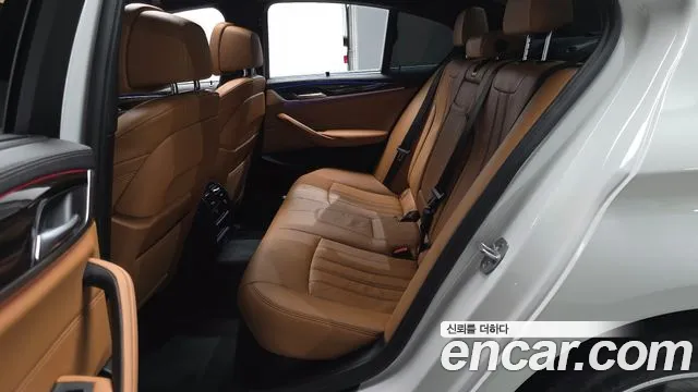 BMW 5 Series G30 — Фото автомобиля 17