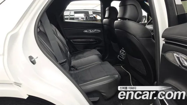 Genesis GV70 — Фото автомобиля 12
