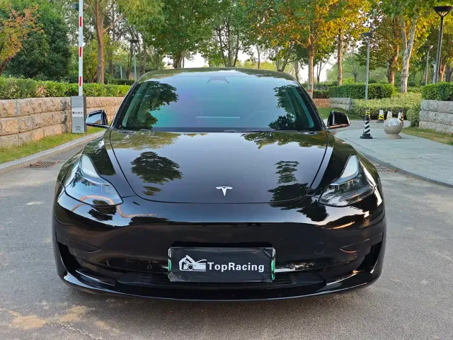 Tesla Model 3 — Фото автомобиля 2