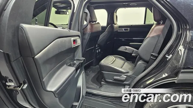 Ford Explorer Generation 6 — Фото автомобиля 16