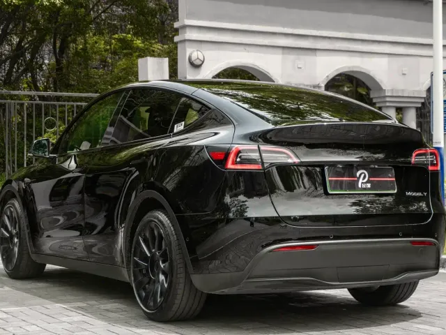 Tesla Model Y — Фото автомобиля 6