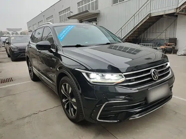 Volkswagen Tiguan L — Фото автомобиля 3
