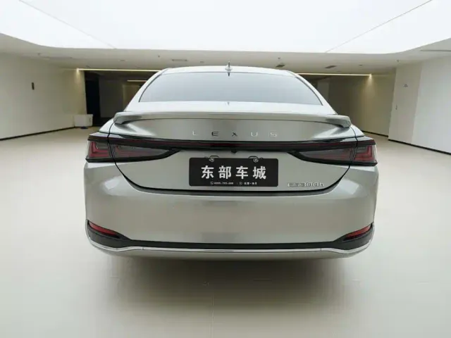 Lexus ES — Фото автомобиля 5